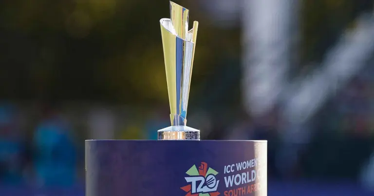 নারী টি-টোয়েন্টি বিশ্বকাপের ট্রপি